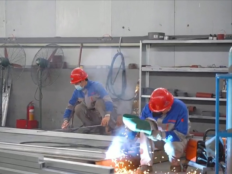 Khám phá sức mạnh tiềm ẩn: Nghệ thuật hàn của chúng tôi trong máy làm đá viên