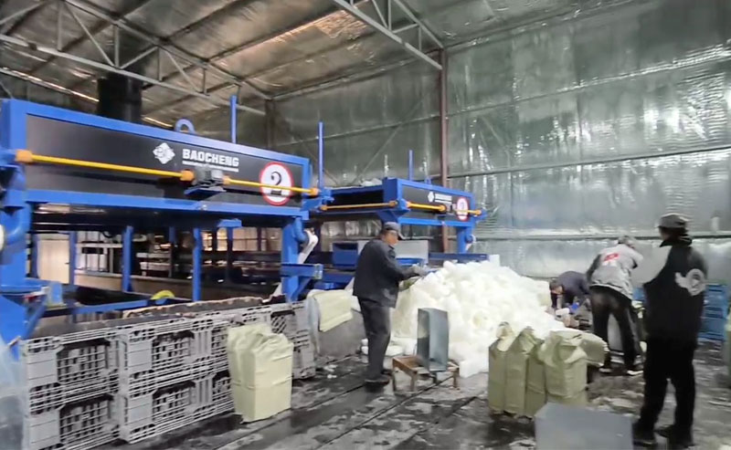 make large ice blocks