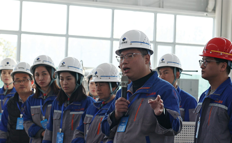 On-site explanation of competition projects