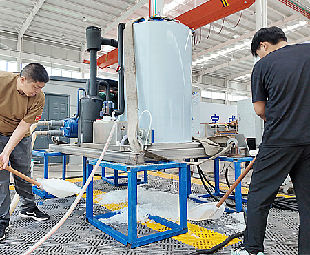 BAOCHARM xuất xưởng 5 máy làm đá vảy 5 tấn sang Indonesia sau khi thử nghiệm từ xa thành công – Đơn đặt hàng lặp lại từ khách hàng ngành đánh bắt cá.